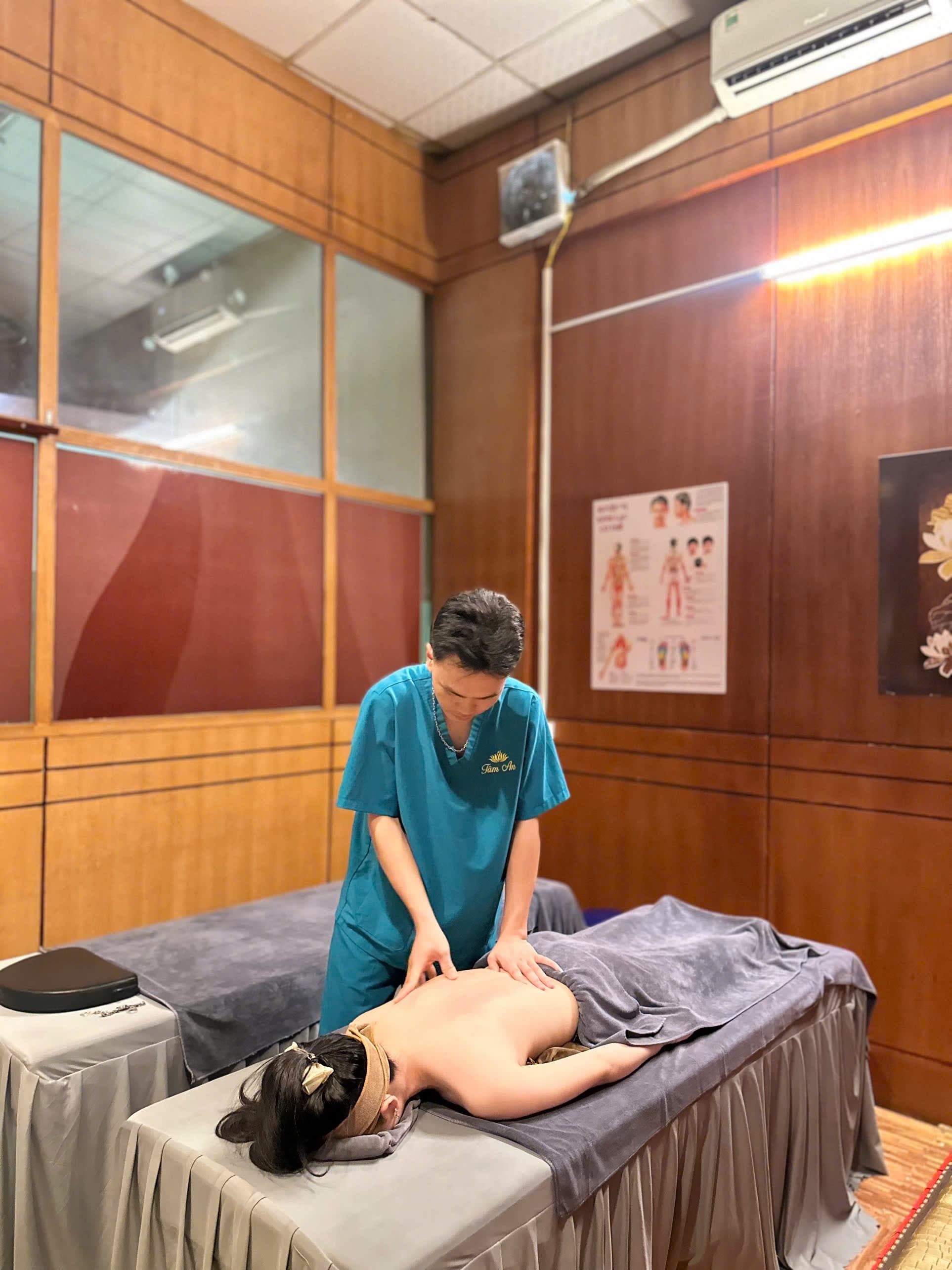 Bấm huyệt - trị liệu - massage