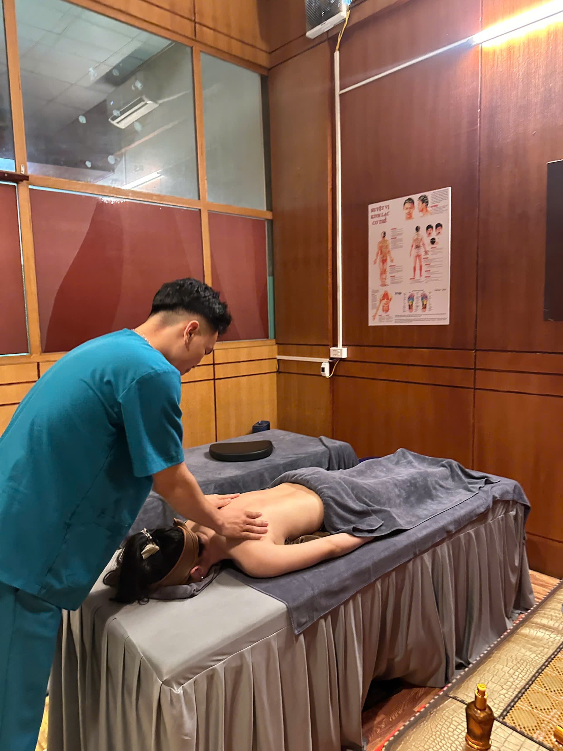 Bấm huyệt - trị liệu - massage